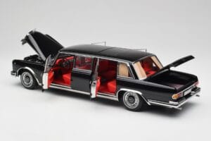 Mercedes 600 Pullman W100 Noir NZG 1:18 1071/50 Métal — image 5 sur 8