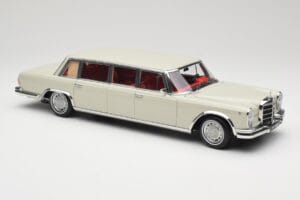 Mercedes 600 Pullman W100 Gris Clair NZG 1:18 B66040708 Métal — image 6 sur 8