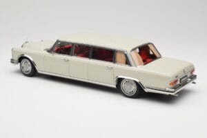 Mercedes 600 Pullman W100 Gris Clair NZG 1:18 B66040708 Métal — image 7 sur 8