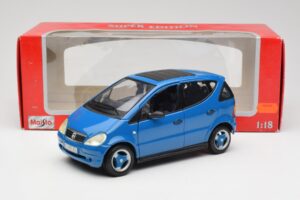 Mercedes A-Class W168 Bleu Clair Maisto 1:18 37800-M5 Métal — image 8 sur 8