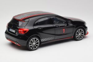 Mercedes A-Class W176 AMG Noir Norev 1:18 183596 Métal — image 3 sur 8