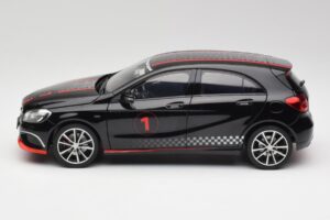 Mercedes A-Class W176 AMG Noir Norev 1:18 183596 Métal — image 4 sur 8