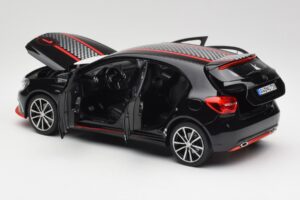 Mercedes A-Class W176 AMG Noir Norev 1:18 183596 Métal — image 5 sur 8