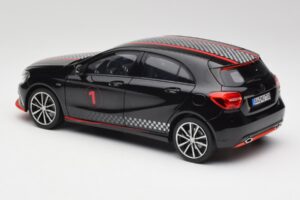 Mercedes A-Class W176 AMG Noir Norev 1:18 183596 Métal — image 7 sur 8