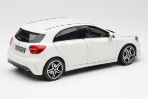 Mercedes A-Class W176 Cirrus Blanc Norev 1:18 B66960126 Métal — image 3 sur 8