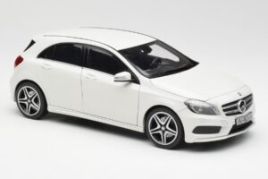 Mercedes A-Class W176 Cirrus Blanc Norev 1:18 B66960126 Métal — image 6 sur 8