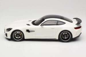 Mercedes AMG GT R C190 Blanc Métallisé Minichamps 1:18 155036028 Métal — image 3 sur 6