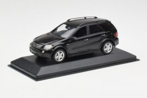 Mercedes AMG ML 63 W164 Noir Minichamps 1:43 400037670 Métal — image 2 sur 4