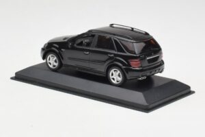 Mercedes AMG ML 63 W164 Noir Minichamps 1:43 400037670 Métal — image 3 sur 4