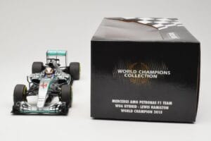 Mercedes AMG Petronas W06 Hybrid #44 L. Hamilton F1 World Champion 2015 Minichamps 1:18 186150044 Métal — image 6 sur 6