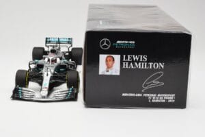 Mercedes AMG Petronas W10 #44 L. Hamilton F1 World Champion 2019 Minichamps 1:18 110190044 Métal — image 6 sur 6