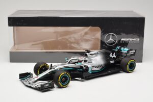 Mercedes AMG Petronas W10 #44 L. Hamilton F1 World Champion Dealer Edition 2019 Minichamps 1:18 B66960567 Métal — image 7 sur 7