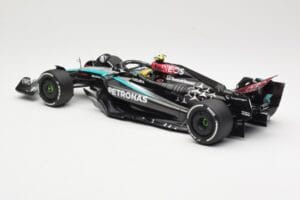 Mercedes AMG Petronas W15 E Performance #44 L. Hamilton 2024 Minichamps 1:18 110240144 Métal — image 3 sur 6