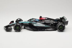 Mercedes AMG Petronas W15 E Performance #63 G. Russell Winner Austrian GP 2024 Minichamps 1:18 110241163 Métal — image 3 sur 6
