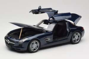 Mercedes SLS AMG C197 Blue Metallic Minichamps 1:18 180039021 Métal — image 2 sur 8