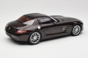 Mercedes AMG SLS C197 Brown Metallic Minichamps 1:18 100039028 Métal — image 3 sur 8