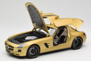 Mercedes AMG SLS C197 Or Minichamps 1:18 100039024 Métal — image 2 sur 8