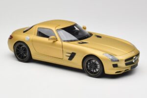 Mercedes AMG SLS C197 Or Minichamps 1:18 100039024 Métal — image 6 sur 8