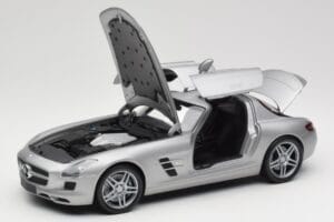 Mercedes AMG SLS C197 Grey Metallic Minichamps 1:18 100039025 Métal — image 2 sur 8