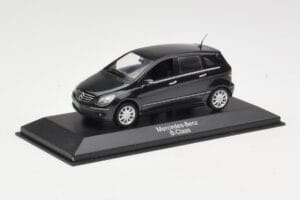 Mercedes B-Class W245 Cosmos Black Minichamps 1:43 B66962218 Métal — image 2 sur 4