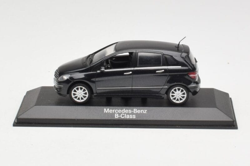 Mercedes B-Class W245 Cosmos Black Minichamps 1:43 B66962218 Métal