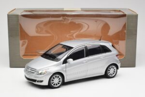 Mercedes B-Class W245 Argent Kyosho 1:18 B66962326 Métal — image 8 sur 8