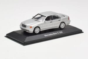 Mercedes C 200 W202 Iridium Silver Minichamps 1:43 B66040488 Métal — image 2 sur 4
