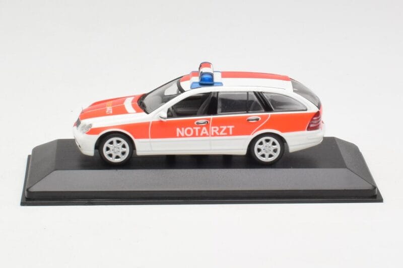 Mercedes C-Class S203 Notarzt Minichamps 1:43 Mercedes C-Class S203 Notarzt Minichamps 1:43 430030190 Métal