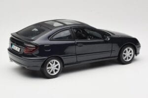 Mercedes C-Class Sports Coupe CL203 Bleu Maisto 1:18 B66962124 Métal — image 3 sur 8