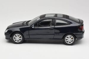 Mercedes C-Class Sports Coupe CL203 Bleu Maisto 1:18 B66962124 Métal — image 4 sur 8