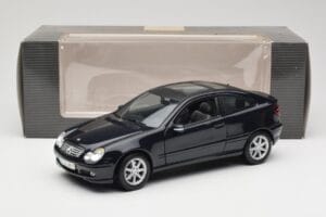 Mercedes C-Class Sports Coupe CL203 Bleu Maisto 1:18 B66962124 Métal — image 8 sur 8