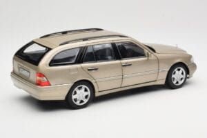 Mercedes C-Class T-Model W202 Smoke Silver Norev 1:18 183388 Métal — image 3 sur 8