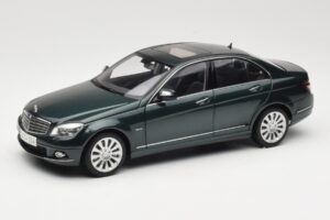 Mercedes C-Class W204 Avantgarde Vert Foncé AUTOart 1:18 B66962366 Métal