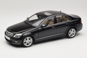 Mercedes C-Class W204 Obsidian Black AUTOart 1:18 B66962367 Métal