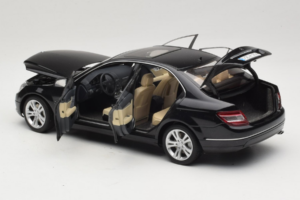 Mercedes C-Class W204 Obsidian Black AUTOart 1:18 B66962367 Métal — image 5 sur 8