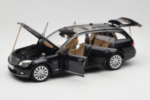 Mercedes C-Class W204 Break Obsidian Black AUTOart 1:18 B66962349 Métal — image 2 sur 8