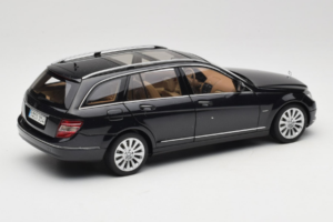 Mercedes C-Class W204 Break Obsidian Black AUTOart 1:18 B66962349 Métal — image 3 sur 8