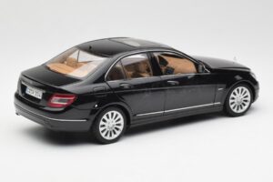 Mercedes C-Class W204 Obsidian Noir AUTOart 1:18 B66962365 Métal — image 3 sur 8