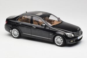 Mercedes C-Class W204 Obsidian Noir AUTOart 1:18 B66962365 Métal — image 6 sur 8