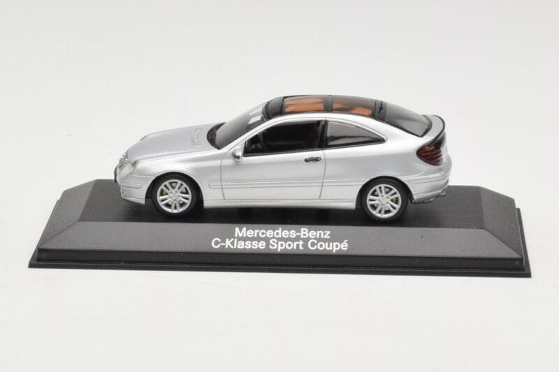 Mercedes C-Class W203 Sport Coupé Argent Minichamps 1:43 Mercedes C-Class W203 Sport Coupé Argent Minichamps 1:43 B66961916 Métal