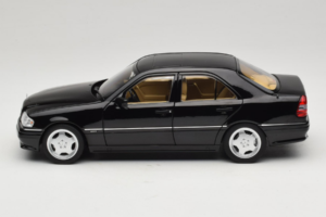 Mercedes C36 AMG W202 Obsidian Black Metallic Norev 1:18 183381 Métal — image 4 sur 8