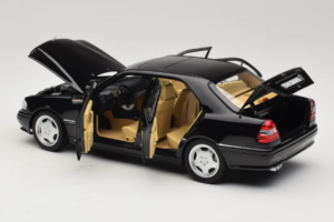Mercedes C36 AMG W202 Obsidian Black Metallic Norev 1:18 183381 Métal — image 5 sur 8