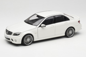 Mercedes AMG C63 W204 Blanc AUTOart 1:18 72674-R1 Métal