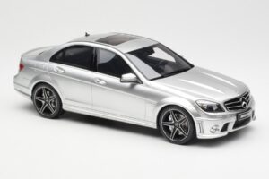 Mercedes C63 AMG W204 Argent GT Spirit 1:18 GT462 Résine — image 4 sur 6