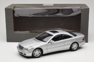 Mercedes CL 500 C215 Argent AUTOart 1:18 B66962152 Métal — image 8 sur 8