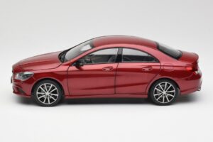 Mercedes CLA C117 Designo Patagonia Rouge Métallisé Norev 1:18 B66960131 Métal — image 4 sur 8