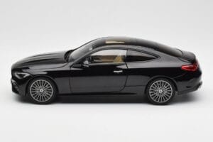 Mercedes CLE C236 Coupe Obsidian Noir Métallique Norev 1:18 183937 Métal — image 4 sur 8