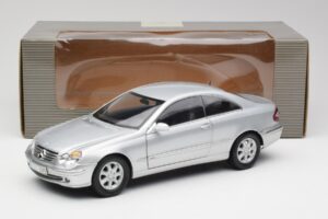 Mercedes CLK 500 C209 Argent Kyosho 1:18 B66962144 Métal — image 8 sur 8
