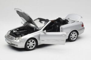 Mercedes CLK 500 Cabriolet Elegance A209 Argent Kyosho 1:18 B66962172 Métal — image 2 sur 8