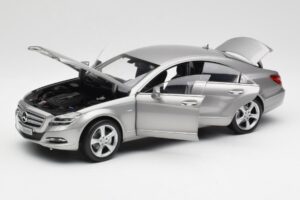 Mercedes CLS C218 Designo Alubeam Titanium Norev 1:18 B66961298 Métal — image 2 sur 8